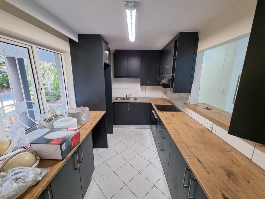 To Let 3 Bedroom Property for Rent in Vredehoek Western Cape
